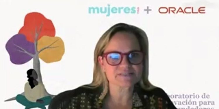 Emprendedoras reciben capacitación en el Laboratorio de Innovación de Oracle y Mujeres Tics RD