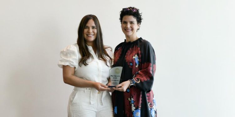 Amelia Vicini recibe galardón “Mujer Empresaria de Latinoamérica”