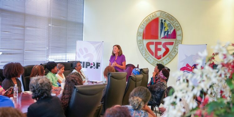 Directora de Género de la Cepal: “En la región el 74% del trabajo no remunerado lo realizan las mujeres”