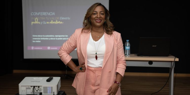 Irene Morillo dicta conferencia para la mujer dominicana en Madrid