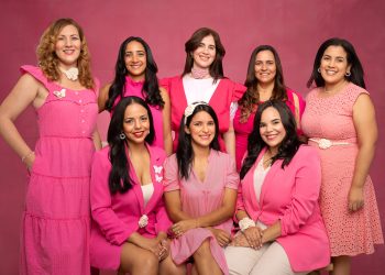 Artesanas se unen a favor de las pacientes con cáncer de mama