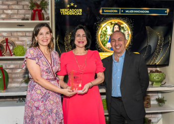 Amelia Reyes Mora es galardonada como mujer innovadora en los Connecta Awards 2023 RD
