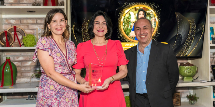 Amelia Reyes Mora es galardonada como mujer innovadora en los Connecta Awards 2023 RD