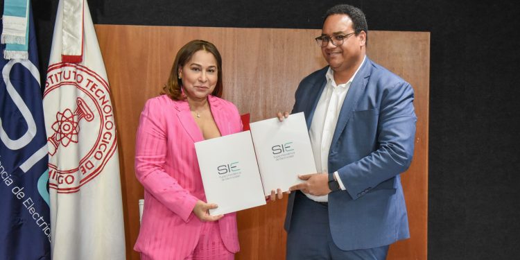 Superintendencia de Electricidad firma acuerdo con Ministerio de la Mujer y lanza Unidad de Igualdad de Género