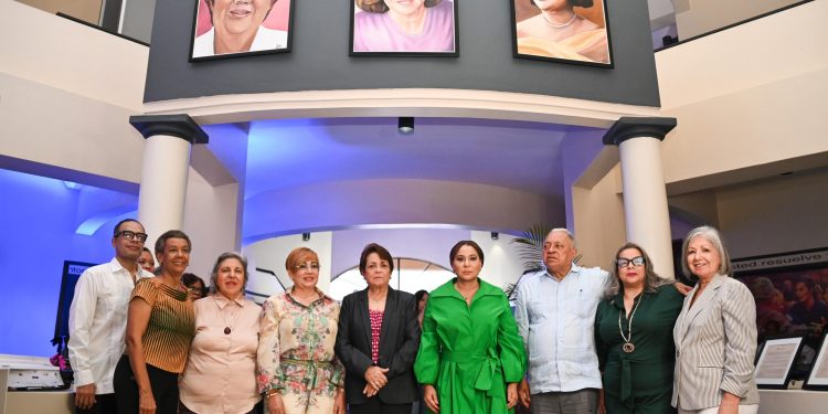 Ministerio de la Mujer devela los retratos de Abigail Mejía, Gladys Gutiérrez y Magaly Pineda en la Galería de la Mujer Dominicana