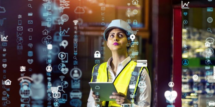 Programa busca preparar a mujeres para asumir roles directivos en el sector manufacturero