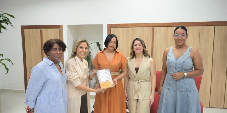 Karina Sainz Borgo: resistencia y memoria en encuentro organizado por el Ministerio de la Mujer 