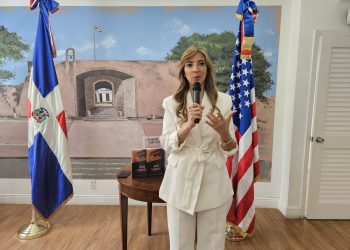 Gisel Castillo presenta “El poder de ser visible” en el Consulado Dominicano en Miami